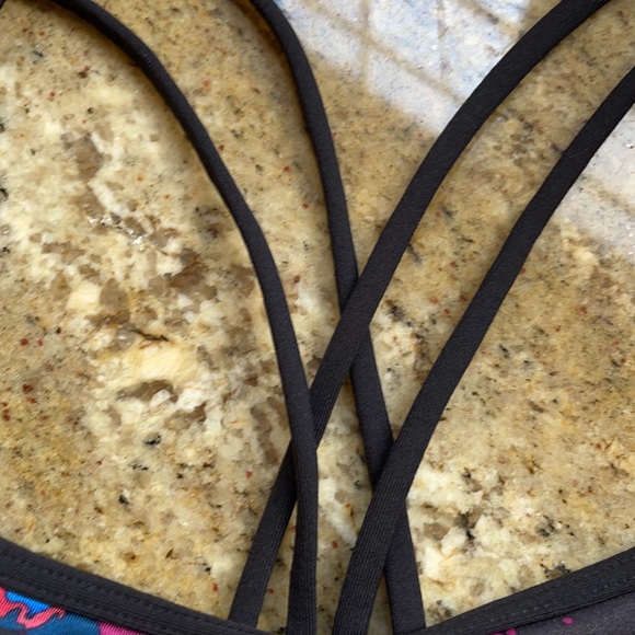 Lululemon sport bra size 6 - Picture 3 of 7